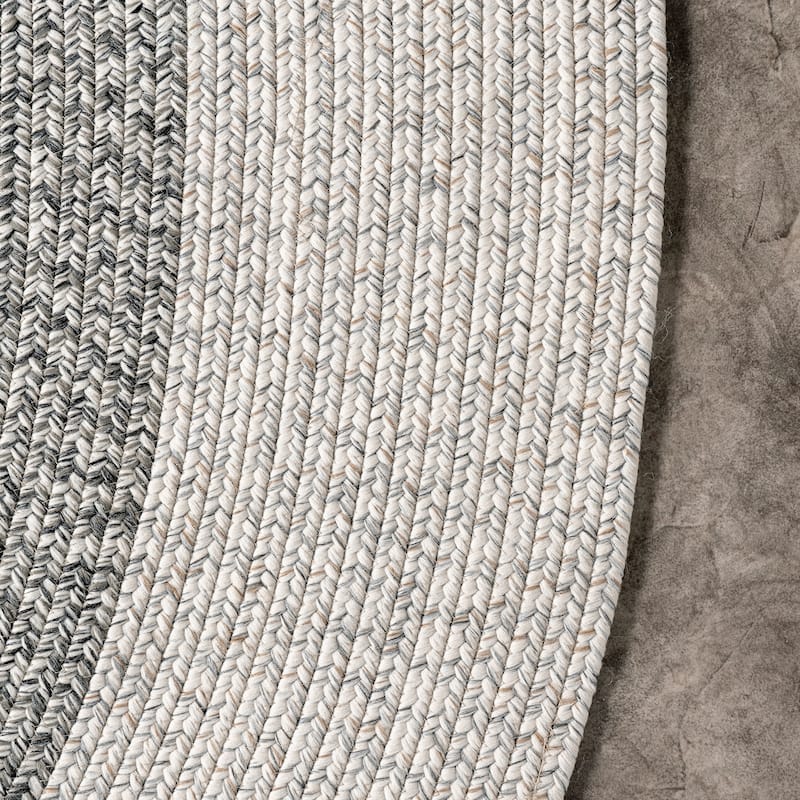 Nuloom Solid Border Indoor/Outdoor Hand-braided Area Rug