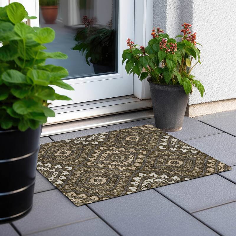 Machine Washable Indoor/ Outdoor Chantille Ttransitional Medallion Rug - Fudge - 1'8" x 2'6"