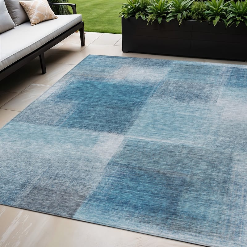 HomeRoots Abstract Transitional Rectangle Outdoor Rug - 5' X 8'