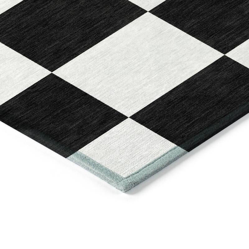 Machine Washable Indoor/ Outdoor Modern Checker Chantille Rug