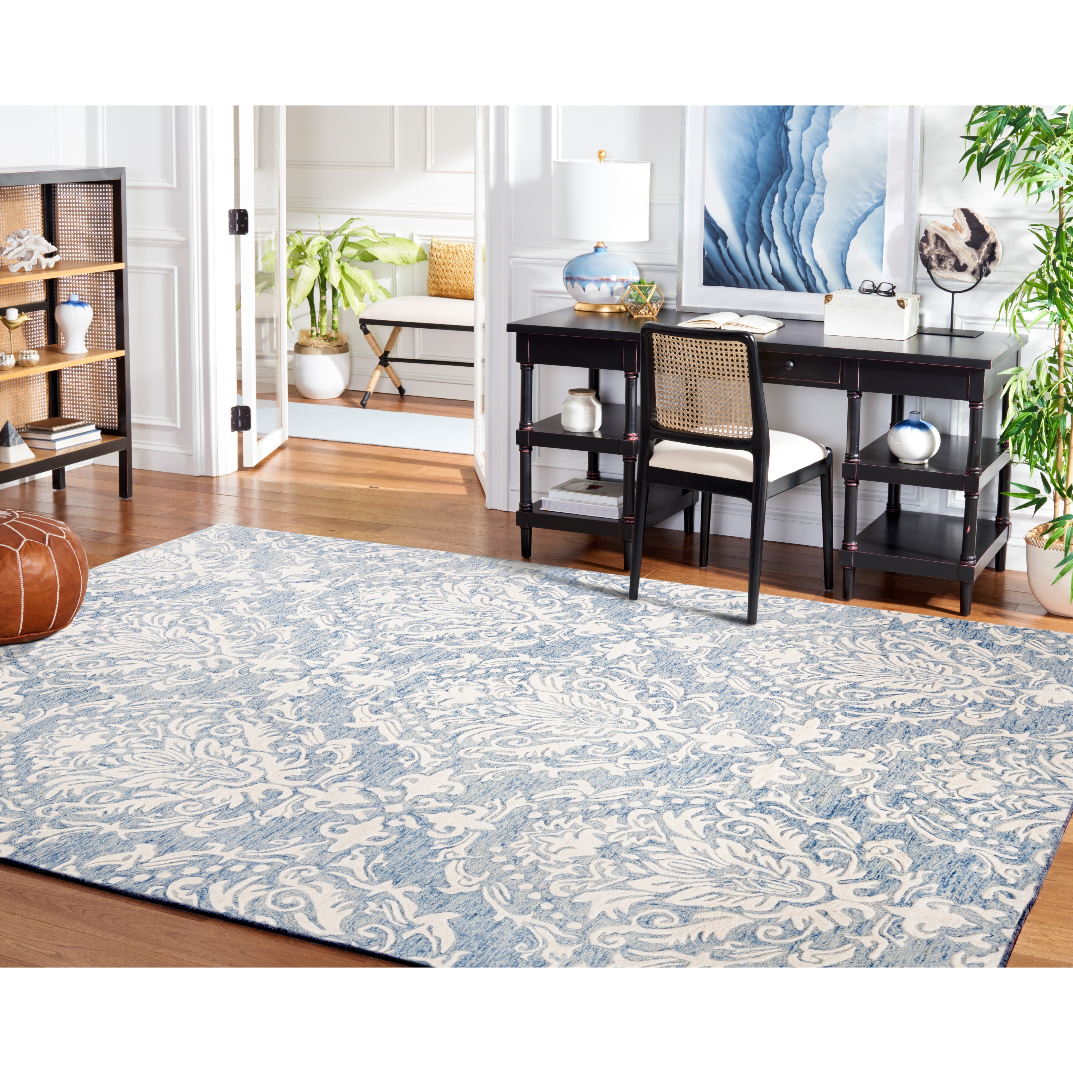 SAFAVIEH Handmade Blossom Ambroisine Modern Floral Wool Rug