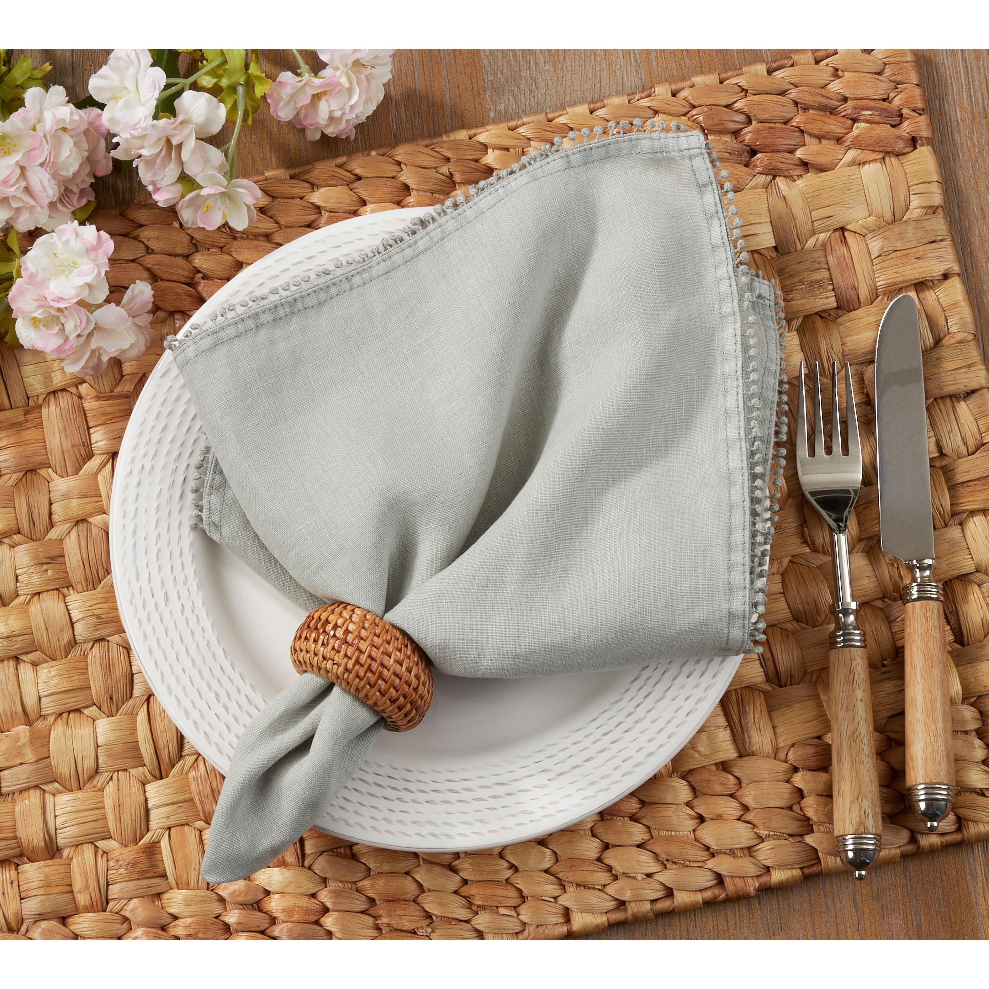 https://ak1.ostkcdn.com/images/products/is/images/direct/0166102d02a967f0375ef46aac26811c6e72962d/Pompom-Design-Table-Napkins-With-100%25-Linen-%28Set-of-4%29.jpg