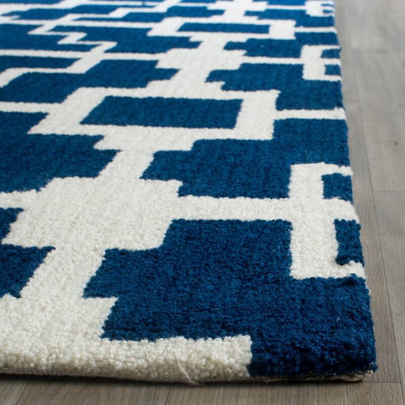 SAFAVIEH Handmade Four Seasons Dashamira Floral Rug