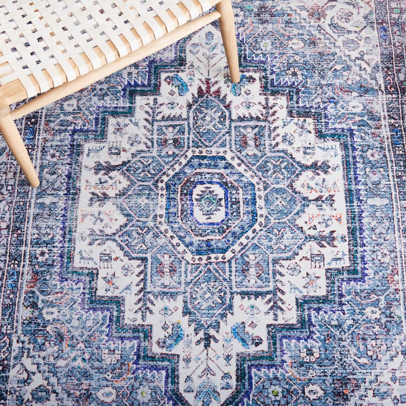 SAFAVIEH Tucson Machine Washable Slip Resistant Hildetraud Oriental Medallion