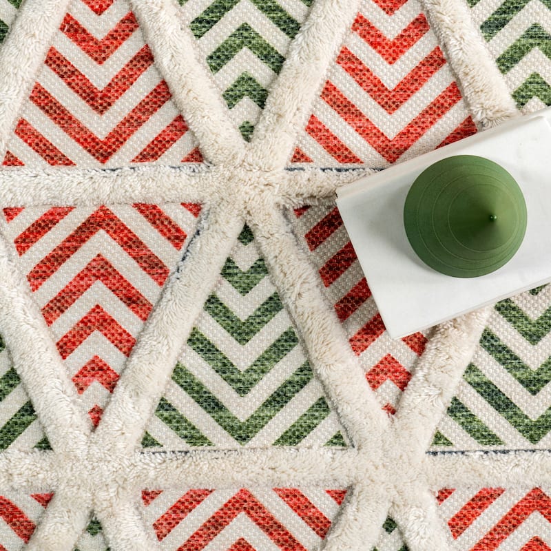 Nuloom Raleigh High-Low Holiday Geometric Area Rug