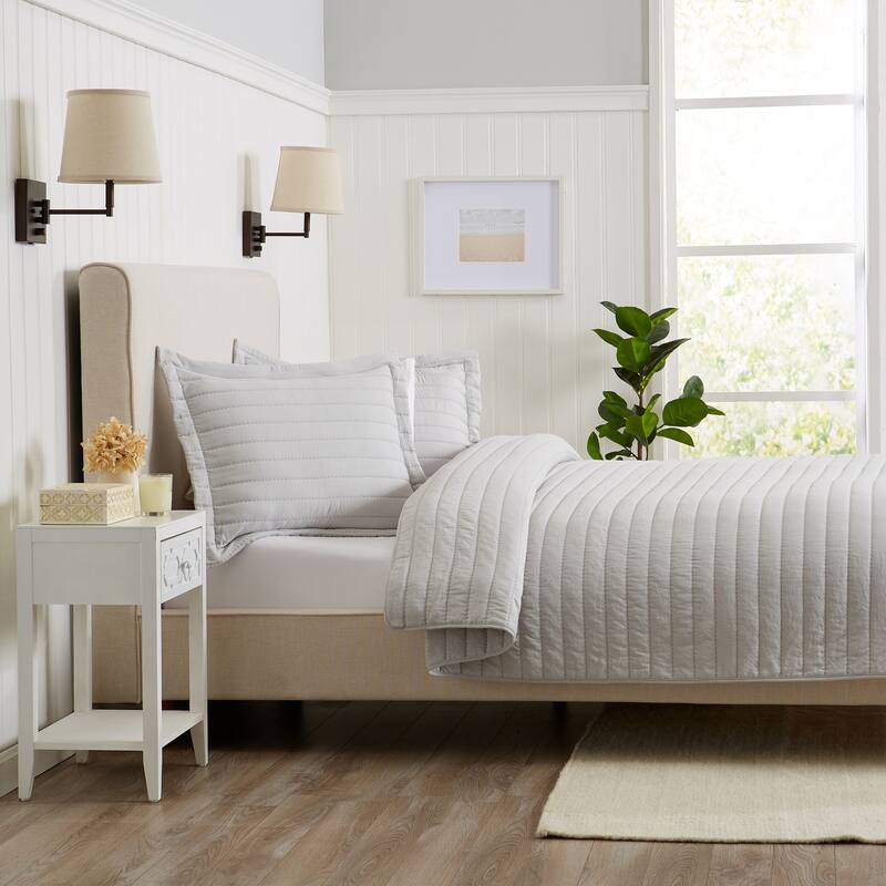 Luxurious Channel Stitch Microfiber Quilt Set With Shams