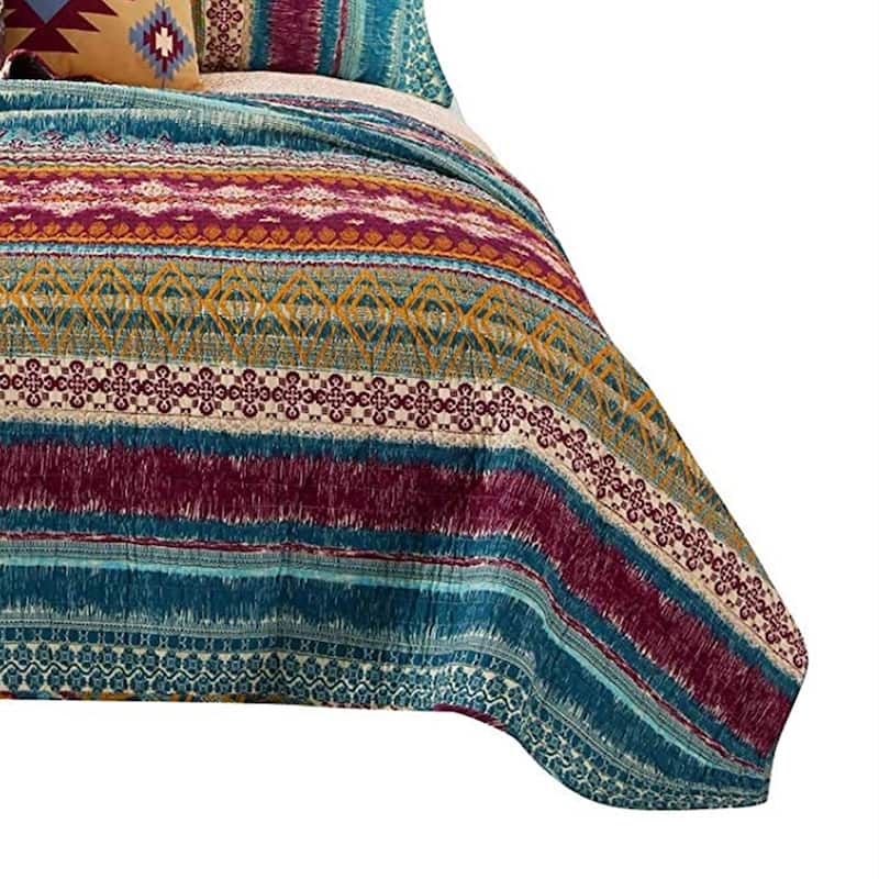 Tribal Print King Quilt Set with Decorative Pillows, Multicolor