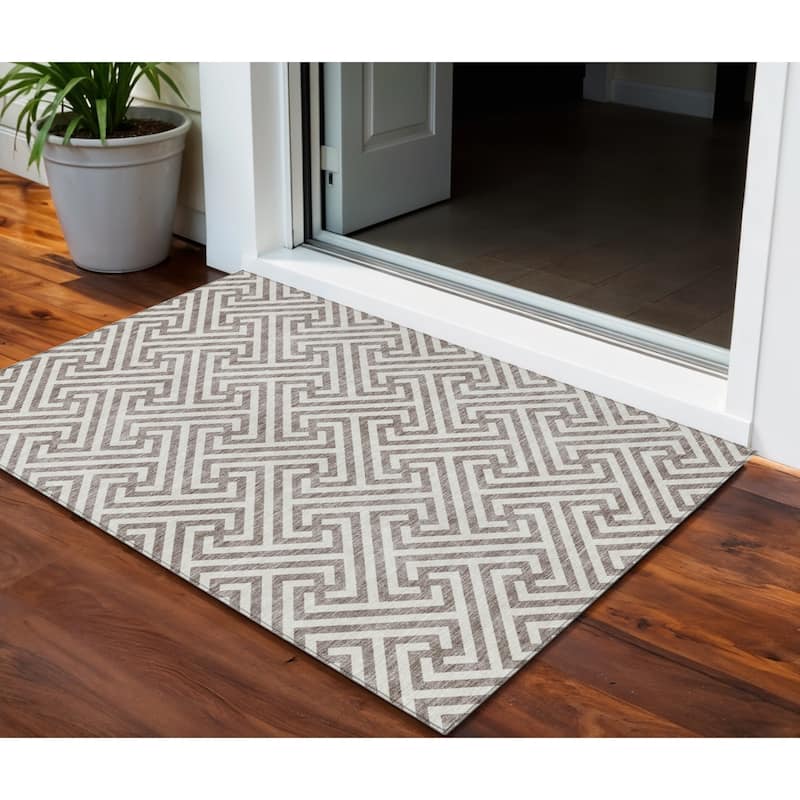HomeRoots Geometric Transitional Rectangle Outdoor Rug - 3' x 5'