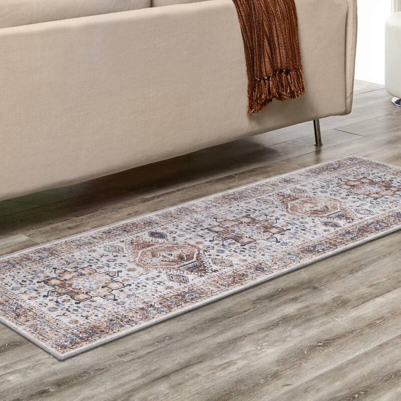 Traditional Tira Collection Area Rug