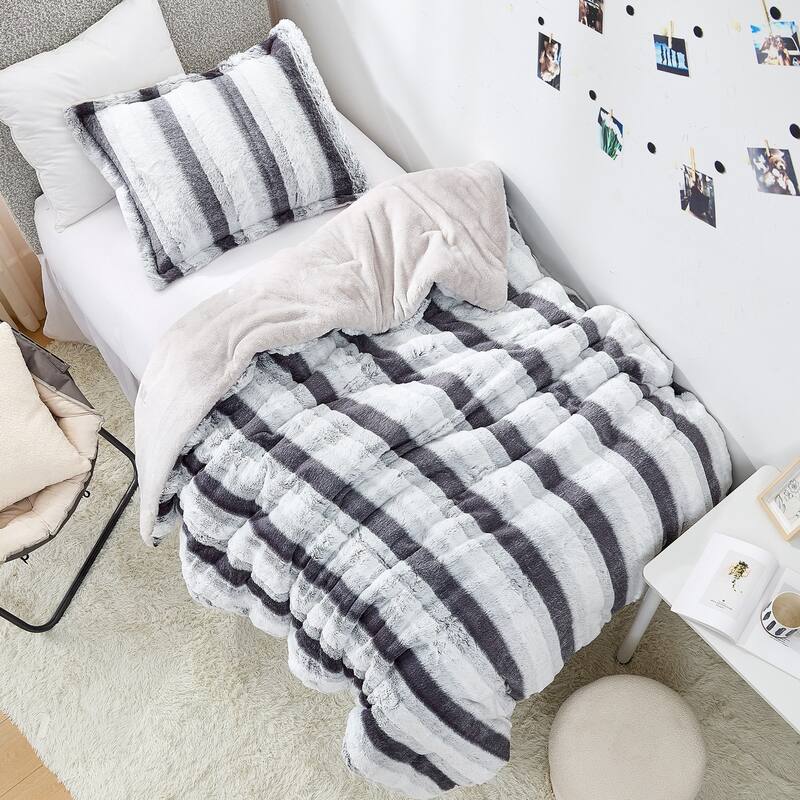 Layers on Layers Chunky Bunny - Coma Inducer® Oversized Comforter Set - Gray Nightfall Navy
