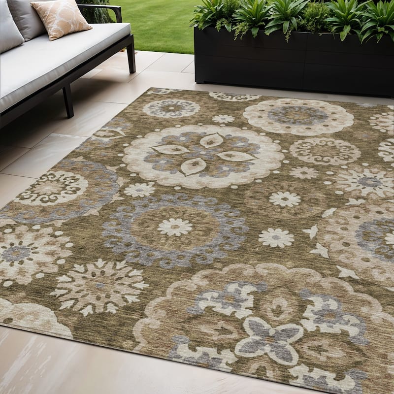 HomeRoots Floral Medallion Transitional Rectangle Outdoor Rug - 5' X 8'