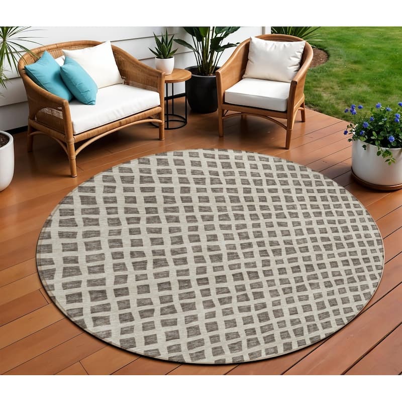 HomeRoots Geometric Transitional Rectangle Outdoor Rug - 8' Round