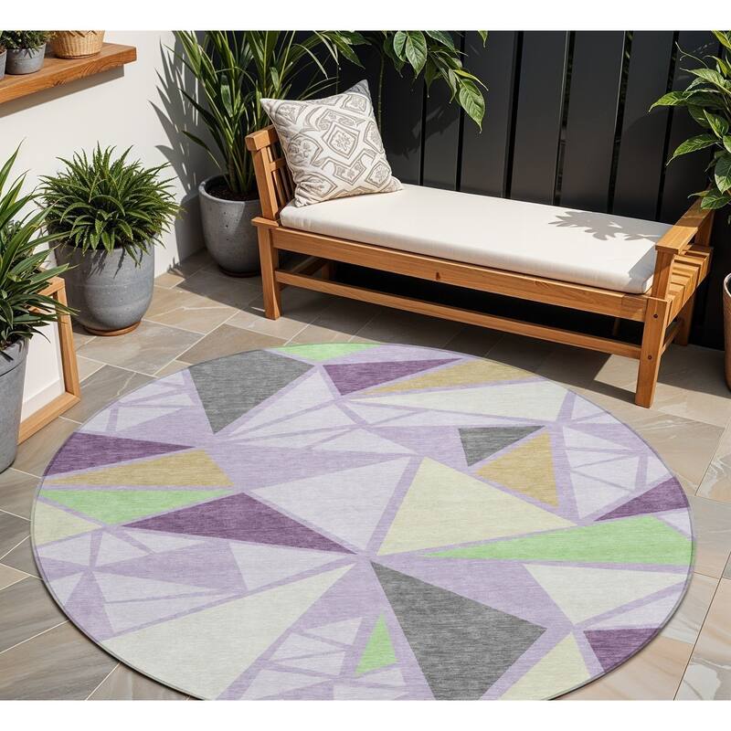 HomeRoots Geometric Transitional Rectangle Outdoor Rug - 8' Round