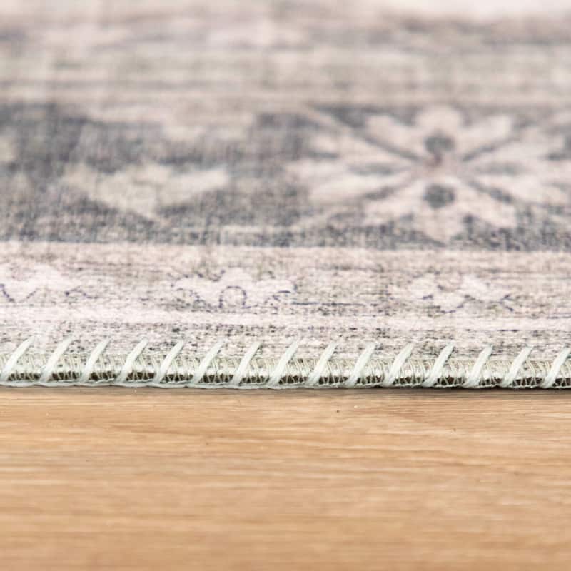 Henin Traditional Area Rug