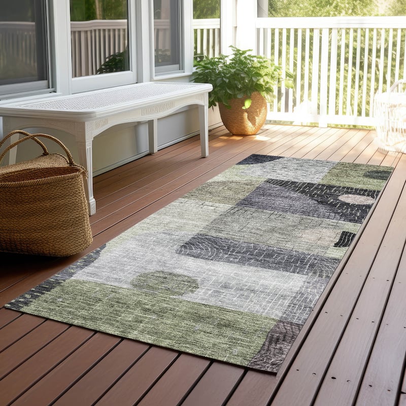 Machine Washable Indoor/ Outdoor Contemporary Geo Chantille Rug