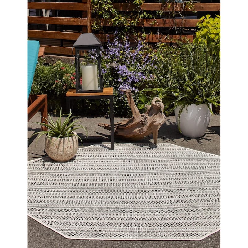 Outdoor Laaset Collection Area Rug