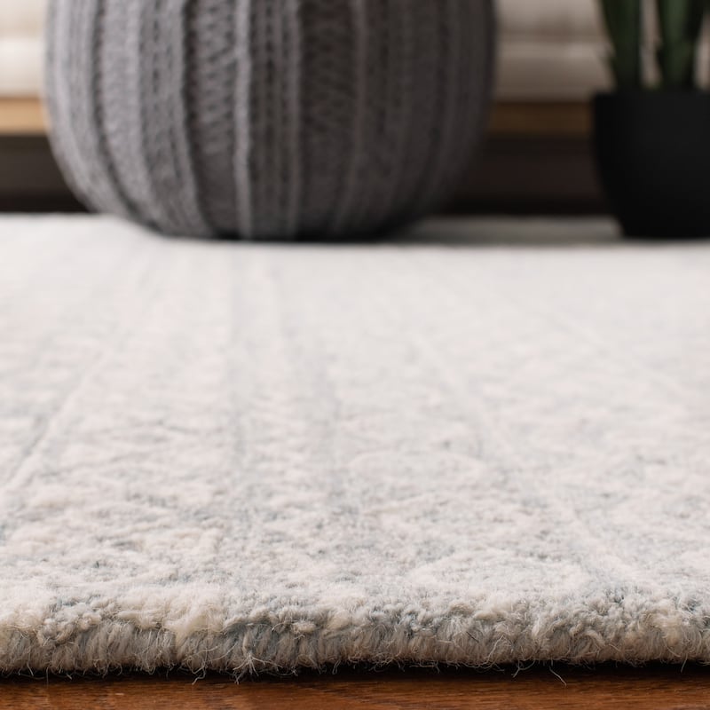 SAFAVIEH, Handmade Micro-Loop Fedosia Wool Rug