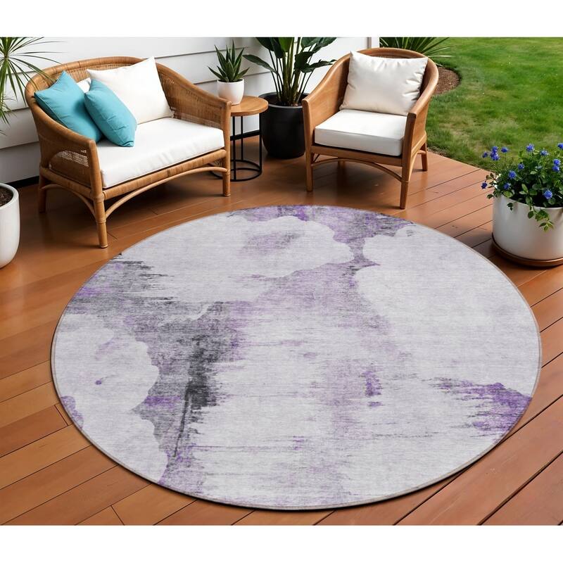 HomeRoots Abstract Transitional Rectangle Outdoor Rug - 8' Round