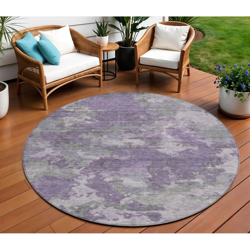HomeRoots Abstract Transitional Rectangle Outdoor Rug - 8' Round