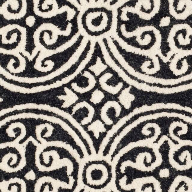SAFAVIEH Handmade Cambridge Myrtis Moroccan Wool Rug