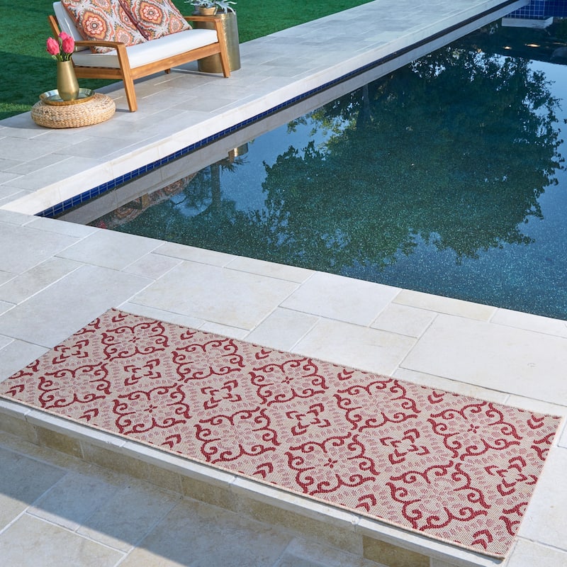 Gertmenian Paseo Powis Red Transitional Indoor/ Outdoor Area Rug - 2'2" x 6'