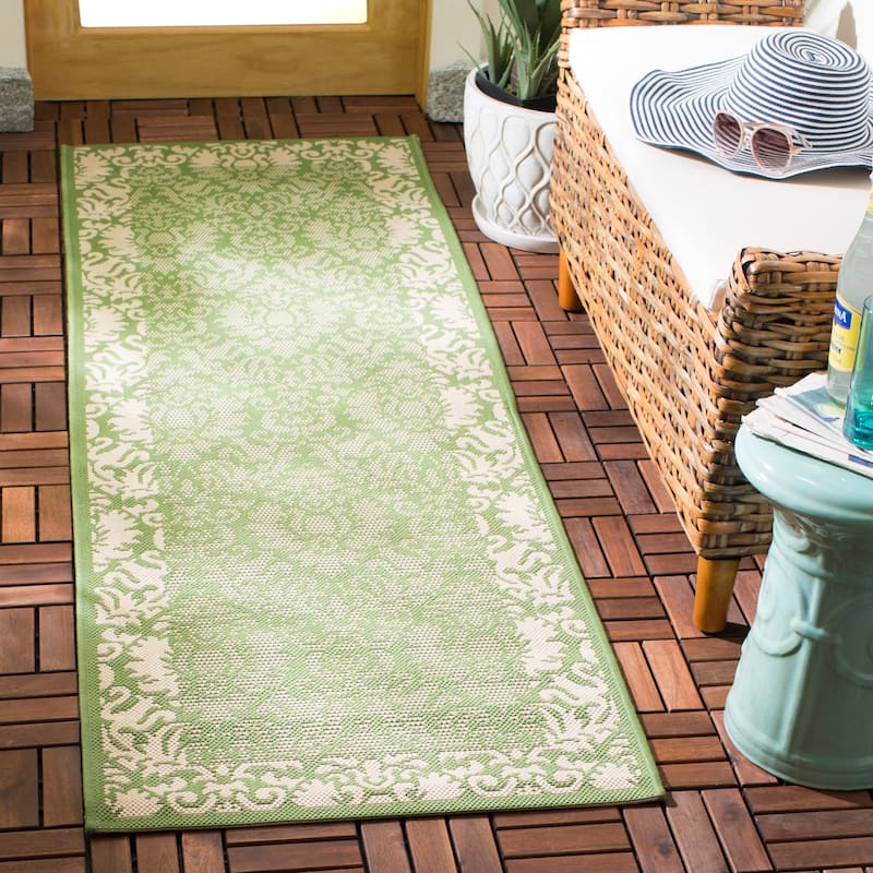 SAFAVIEH Courtyard Peggie Indoor/ Outdoor Patio Backyard Rug