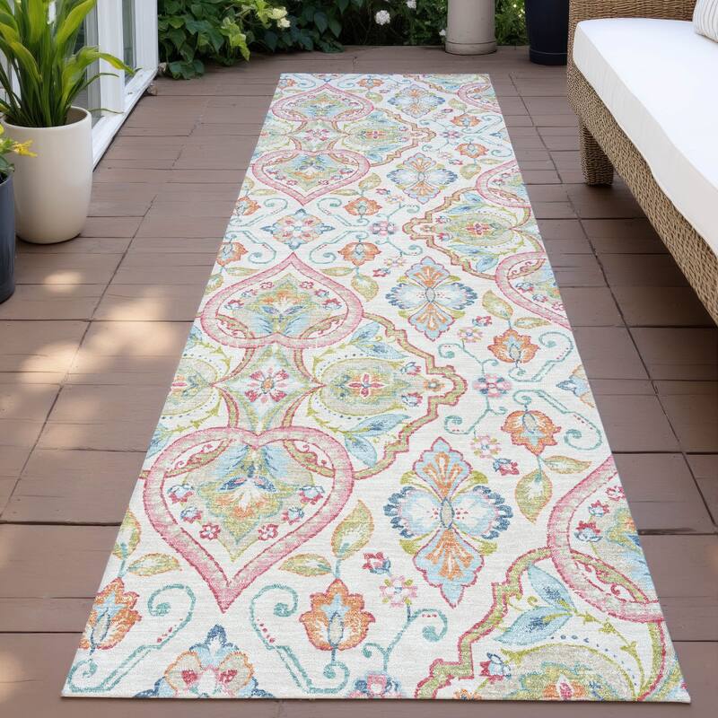 Machine Washable Indoor/Outdoor Traditional Spades Chantille Rug - Ivory - 2'3" x 7'6"