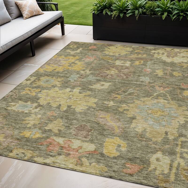 HomeRoots Floral Traditional Rectangle Outdoor Rug - 5' X 8'