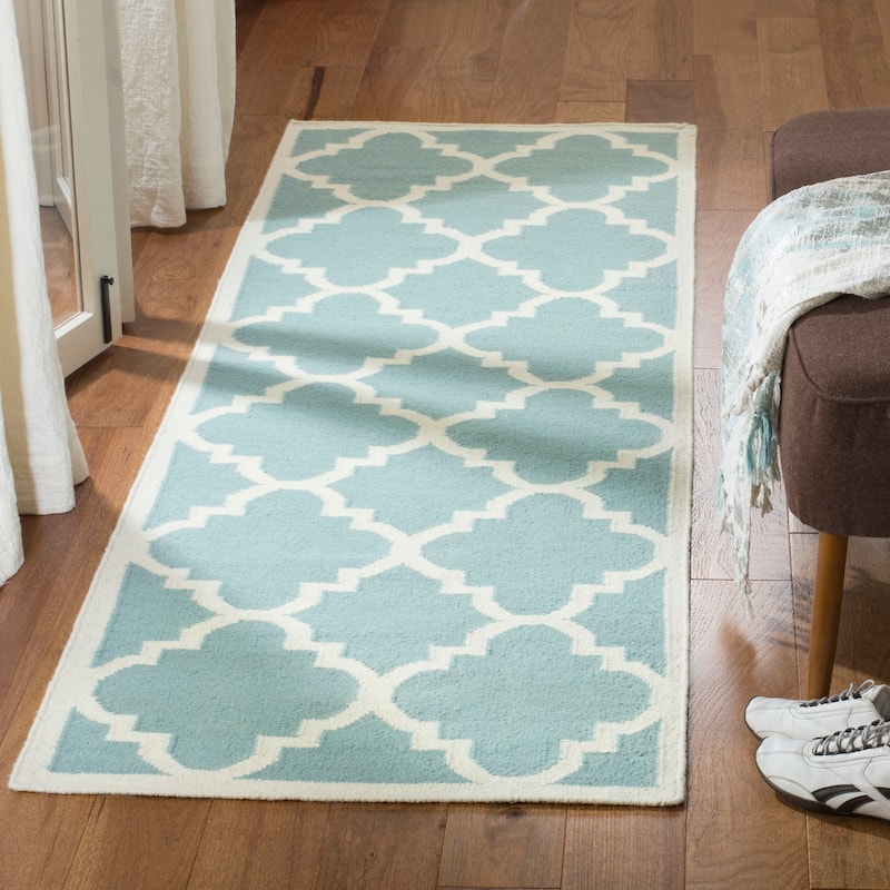 SAFAVIEH Handmade Flatweave Dhurries Jinan Modern Moroccan Wool Rug - 2'6" x 12' Runner - Light Blue/Ivory