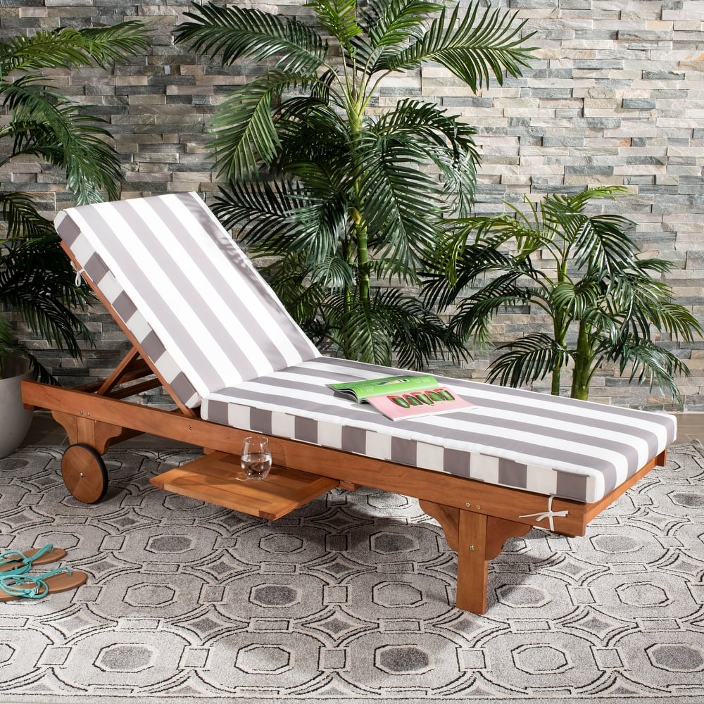 SAFAVIEH Outdoor Aubrie Adjustable Chaise Lounge Chair with Wheel.