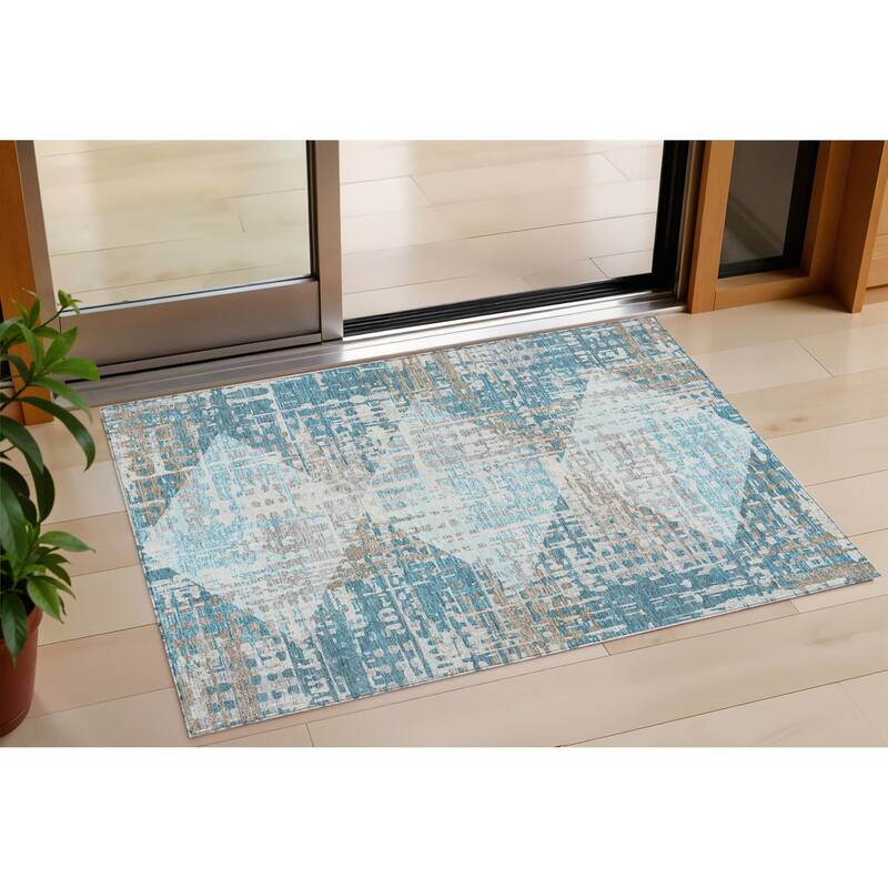 HomeRoots Geometric Transitional Rectangle Outdoor Rug - 3' x 5'