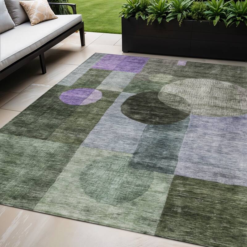 HomeRoots Geometric Transitional Rectangle Outdoor Rug - 5' X 8'