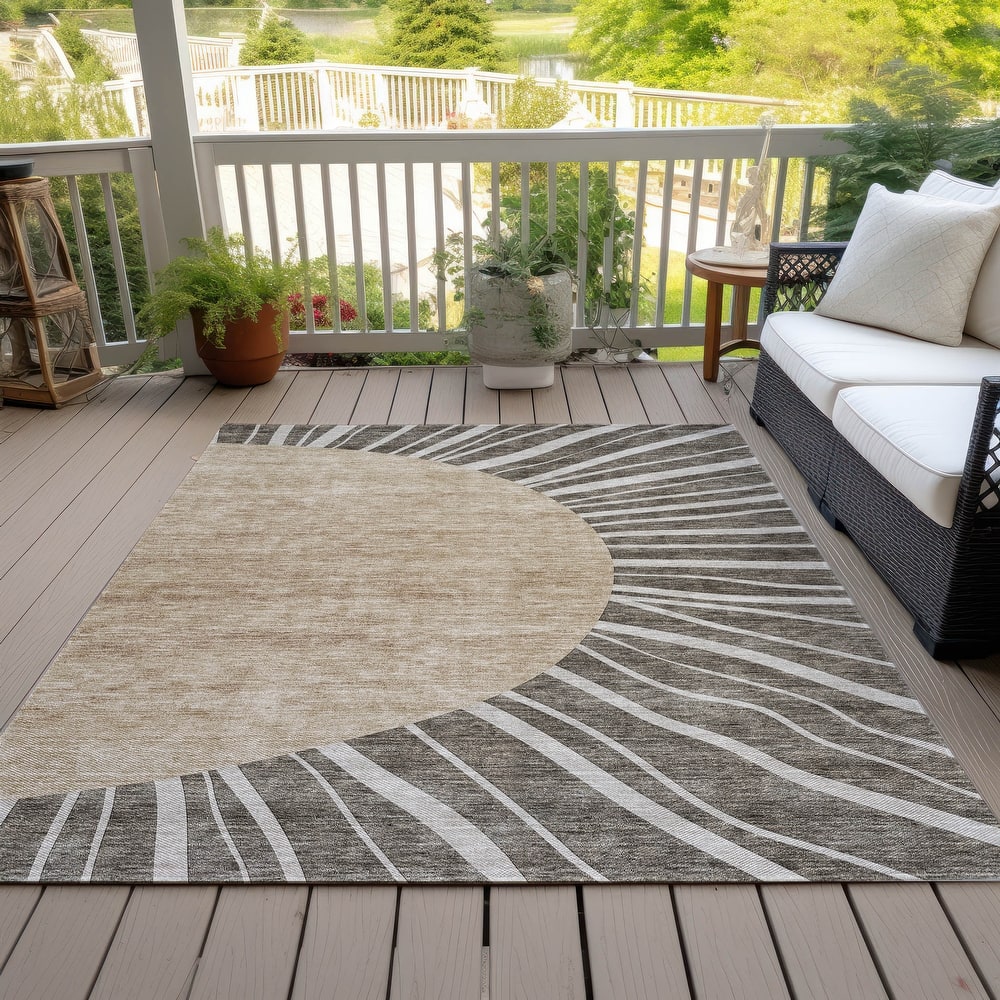 Machine Washable Indoor/ Outdoor Chantille Modern Sunburst Rug