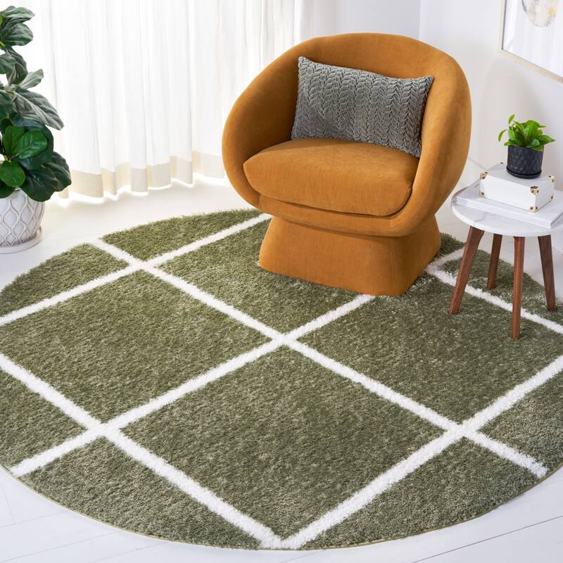 SAFAVIEH Tahoe Shag Emilia Trellis 1.2-inch Thick Rug - 6'7" Round - Sage/White