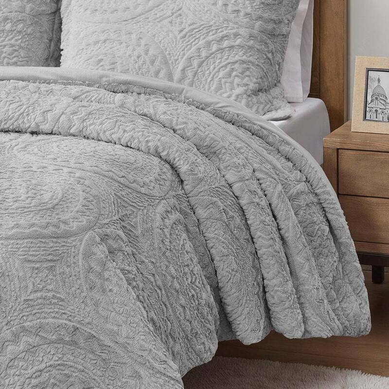 Embroidered Medallion Ultra Plush Comforter Mini Set