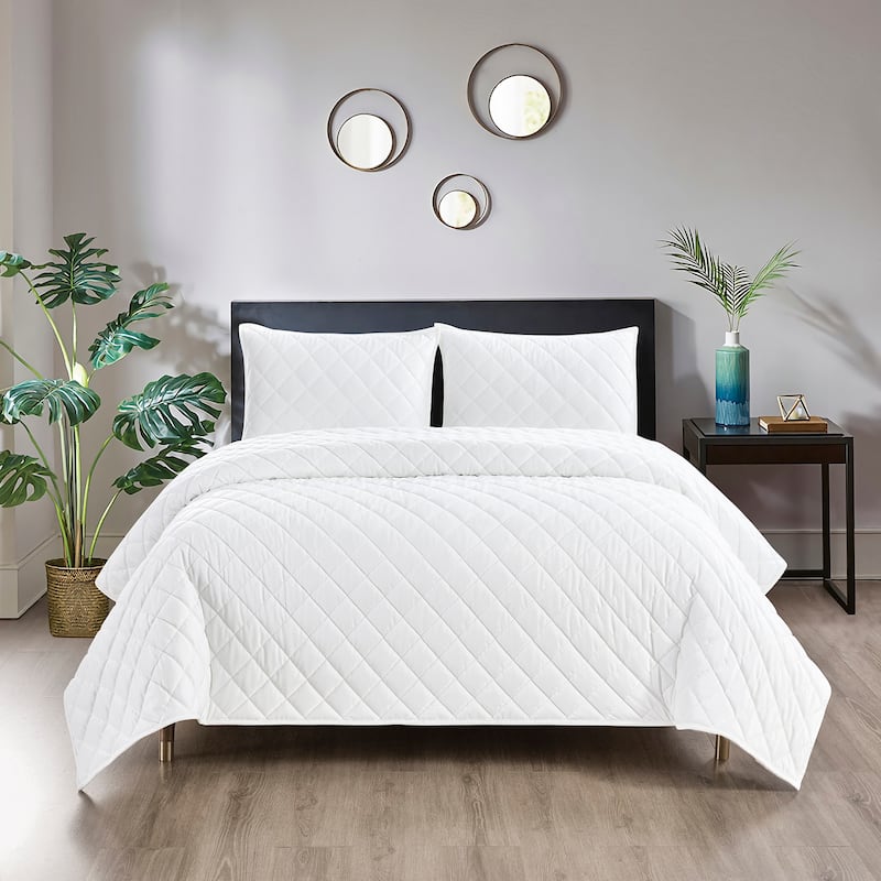 Pointehaven Heavy-Weight Oversized Diamond Design Velvet Quilt Sets - White - Full - Queen