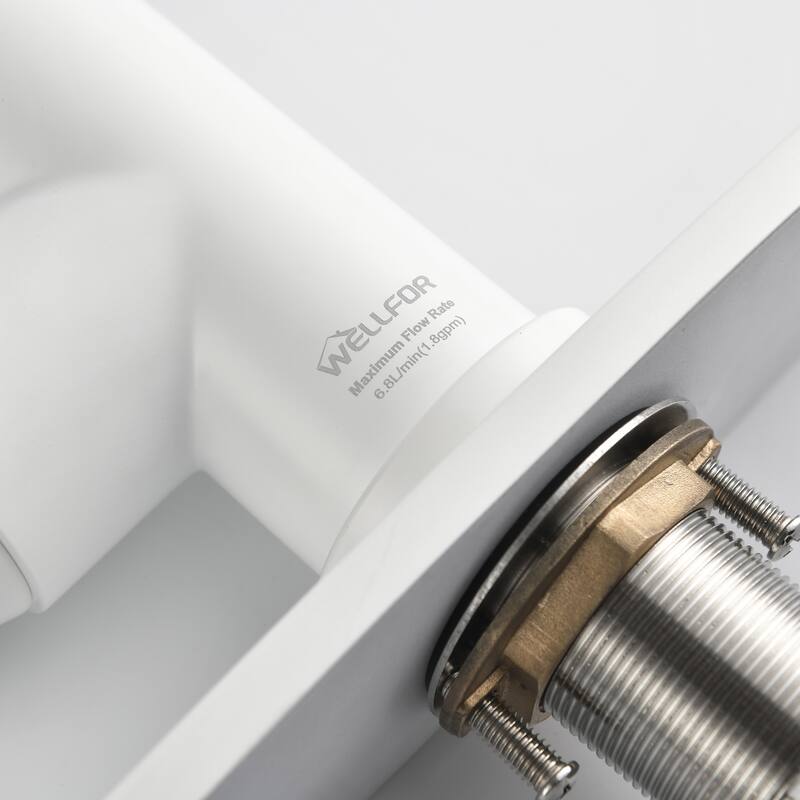 Single Handle Pull-down Sprayer Kitchen Faucet With Deck plate