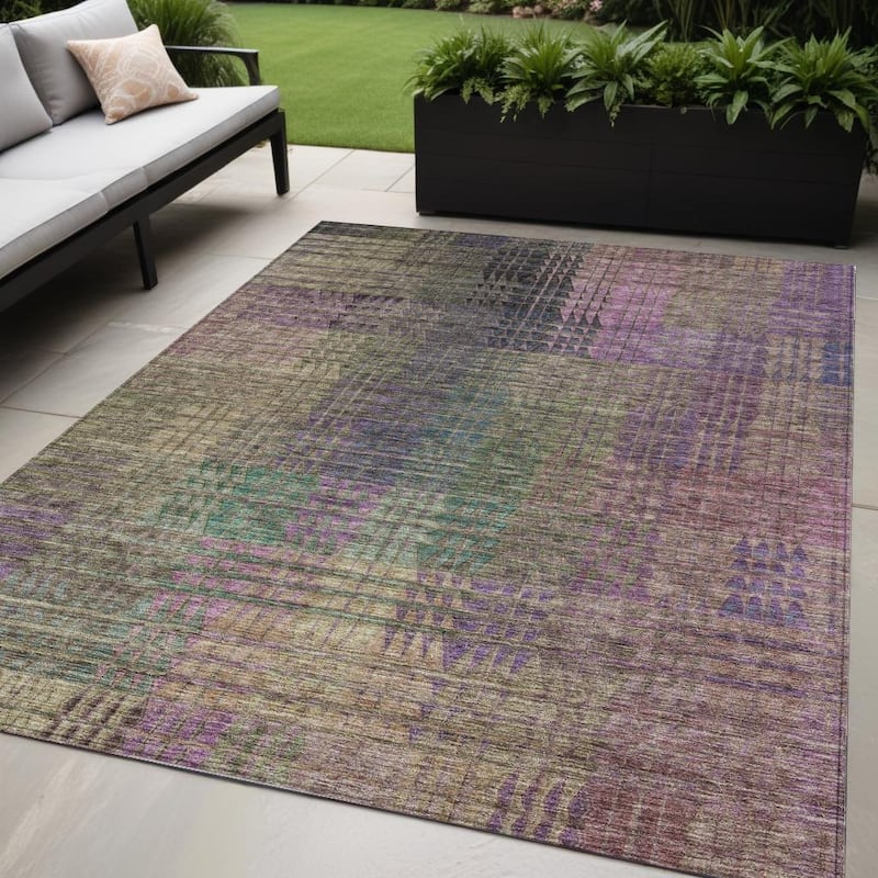 HomeRoots Abstract Transitional Rectangle Outdoor Rug - 5' X 8'