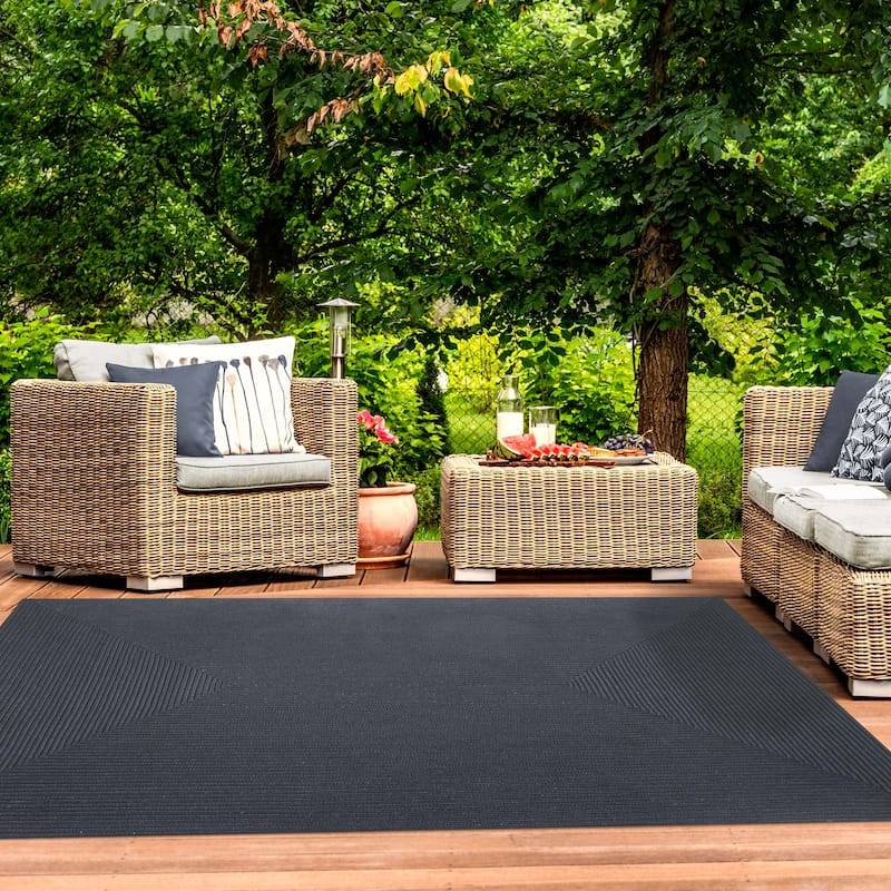 Superior Braided Reversible Indoor/Outdoor Area Rug - 6' X 9' - Black