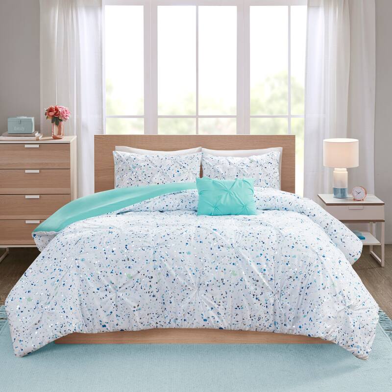 Intelligent Design Lara Metallic Printed and Pintucked Duvet Cover Set