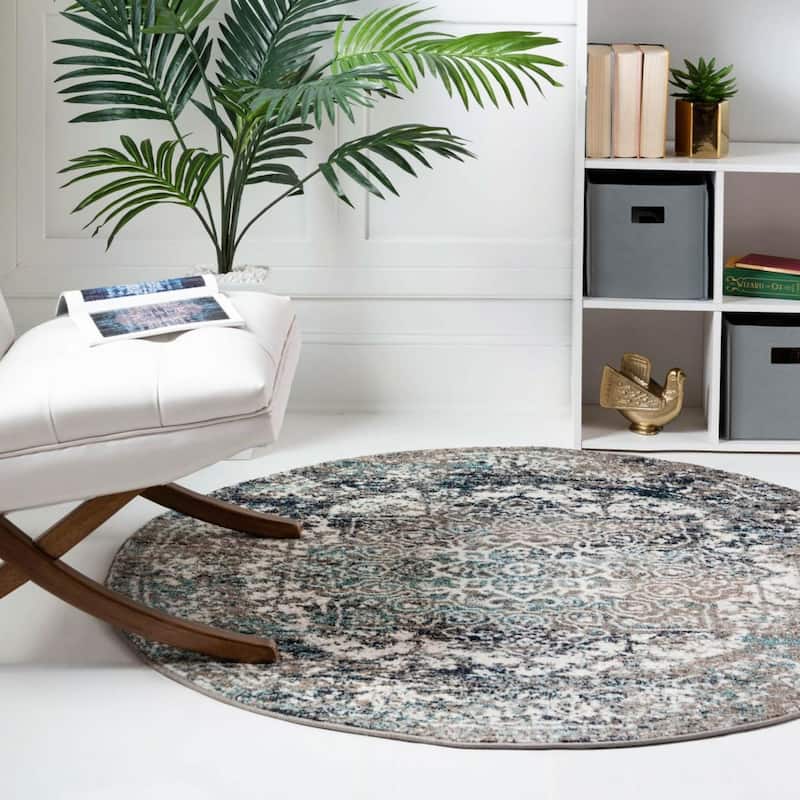 Traditional Brenda Collection Area Rug