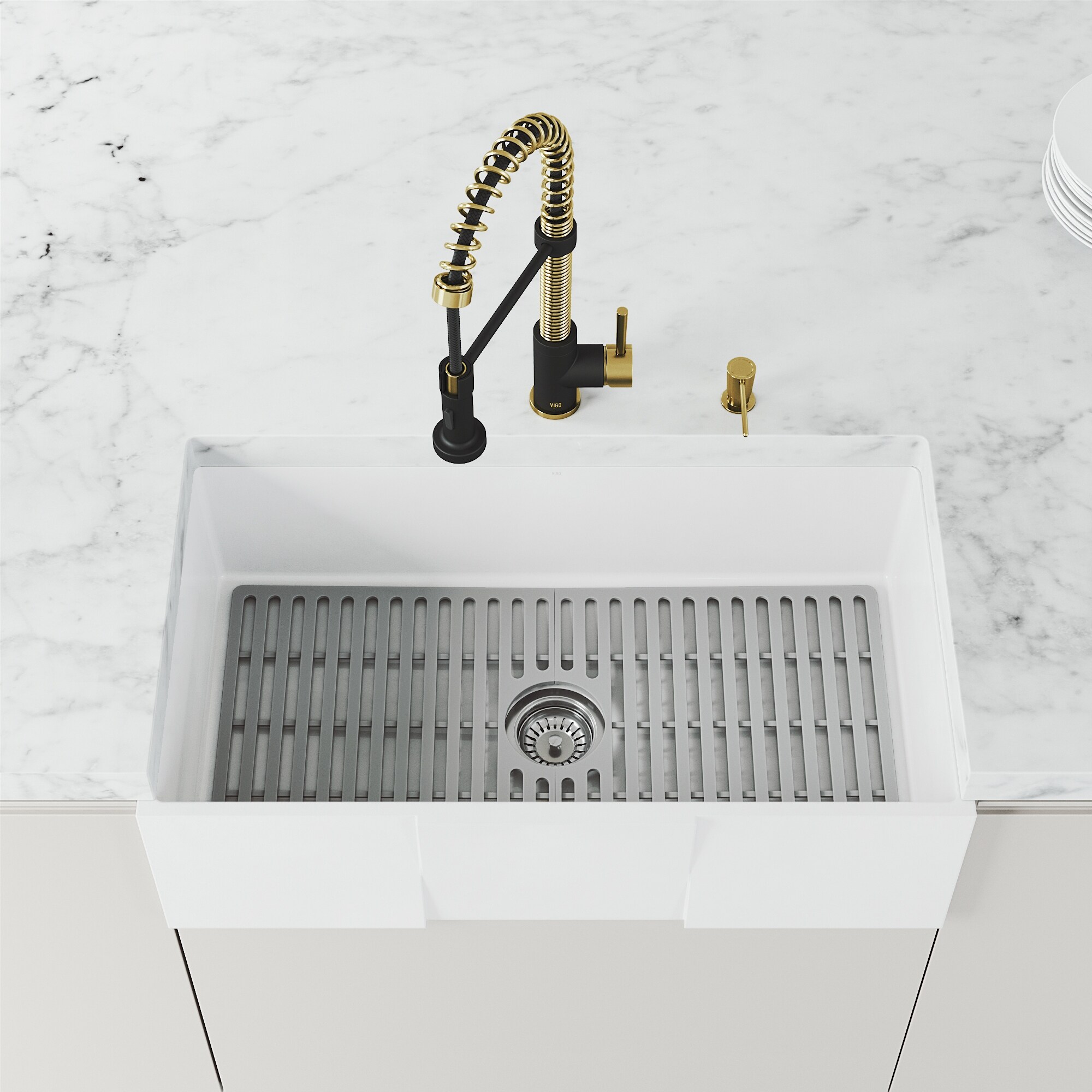 VIGO Edison Pull-Down Spray Kitchen Faucet - Overstock - 9753375