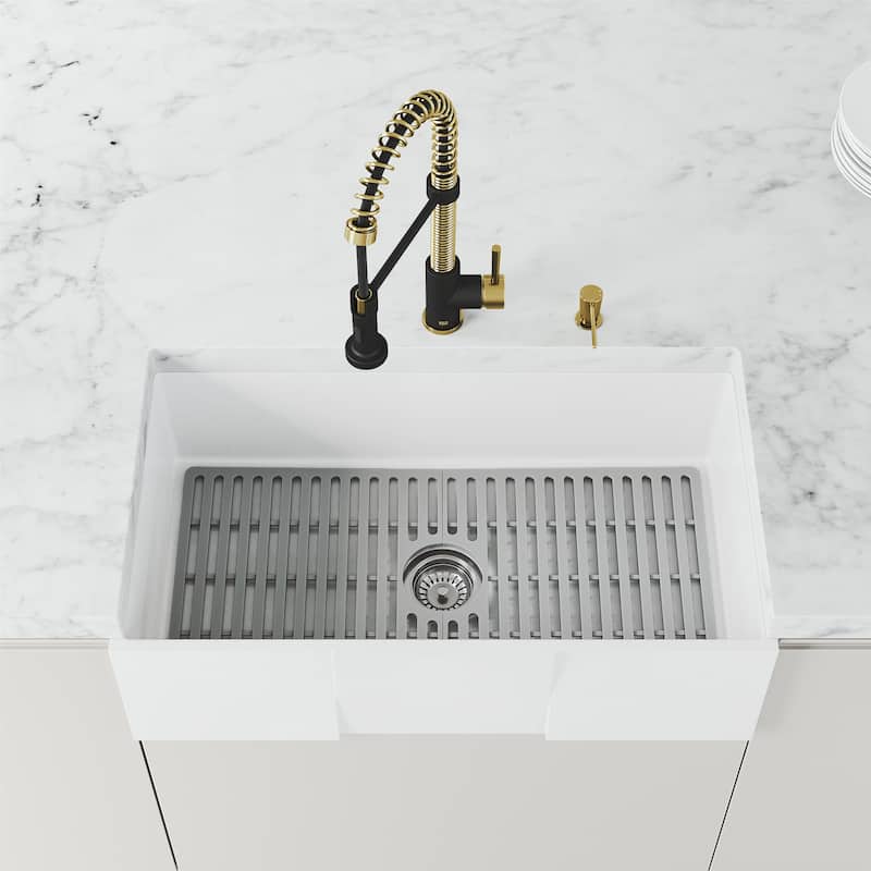 VIGO Edison 19" H Single Handle Pull-Down Sprayer Kitchen Faucet