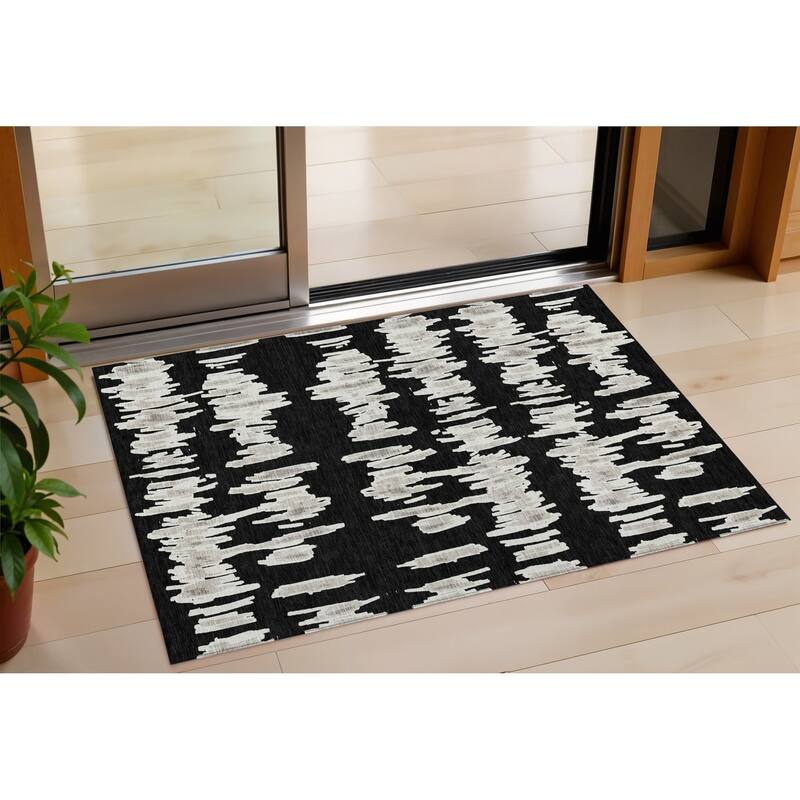 HomeRoots Striped Transitional Rectangle Outdoor Rug - 3' x 5'