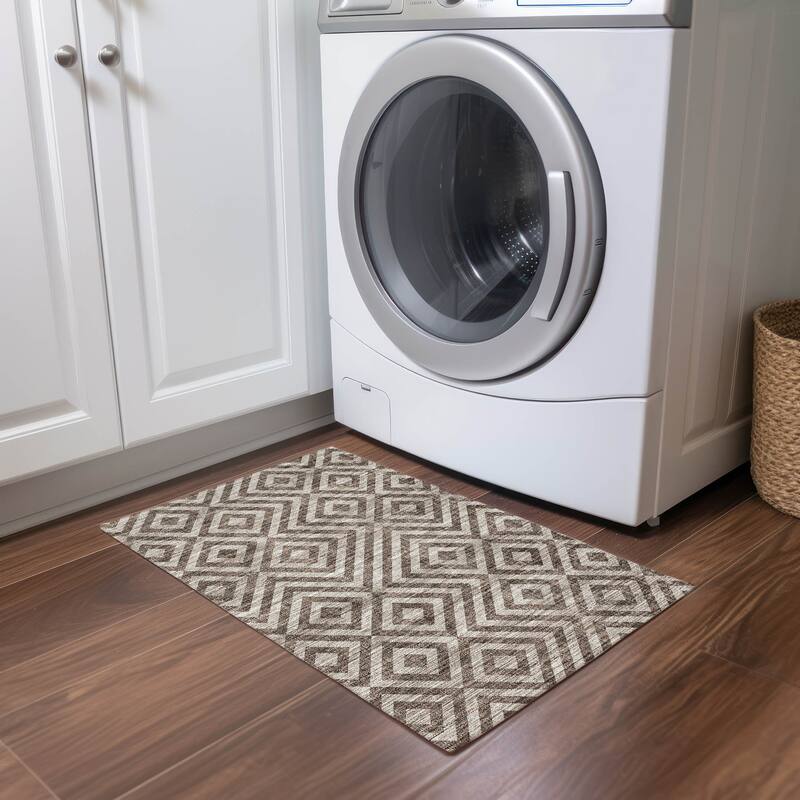 Machine Washable Indoor/ Outdoor Chantille Diamond Geo Rug