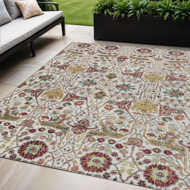 HomeRoots Floral Transitional Rectangle Outdoor Rug - 5' X 8'