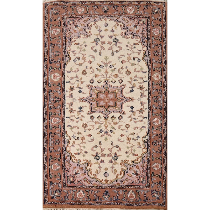 Hand Knotted Oriental 100% Wool Carpet Traditional Medallion Beige & Ivories Sarouk Area Rug - 5' 5'' X 2' 11''