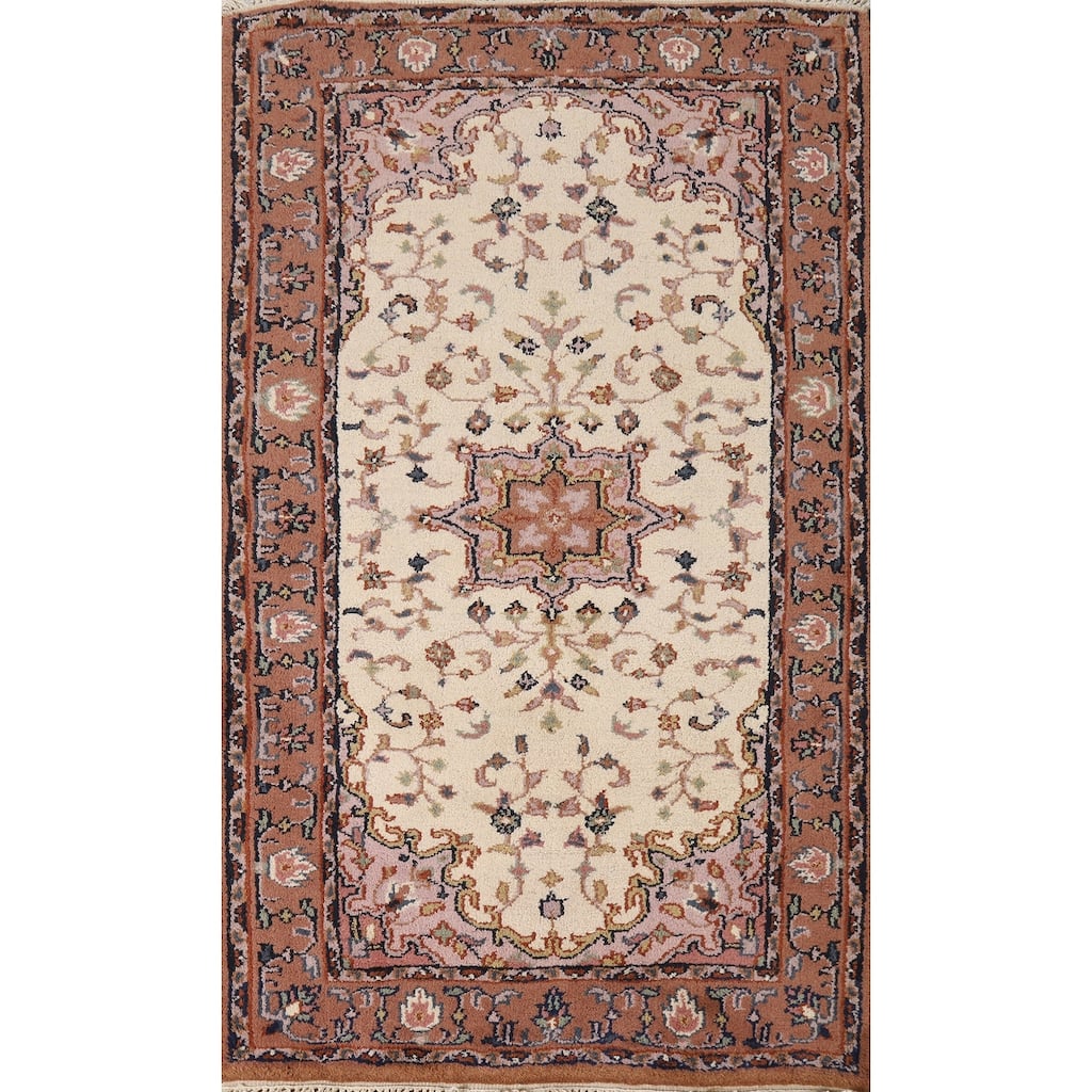 Hand Knotted Oriental 100% Wool Carpet Traditional Medallion Beige & Ivories Sarouk Area Rug - 5' 5'' X 2' 11''