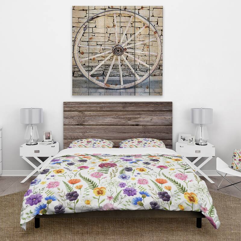 Designart 'Wildflowers Floral Pattern II' Traditional Duvet Cover Set