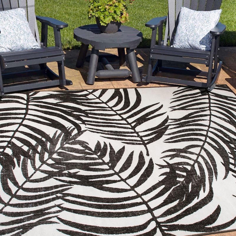 Floral Leaves Flatweave Indoor/Outdoor Area Rug - 5' X 7' - Gray